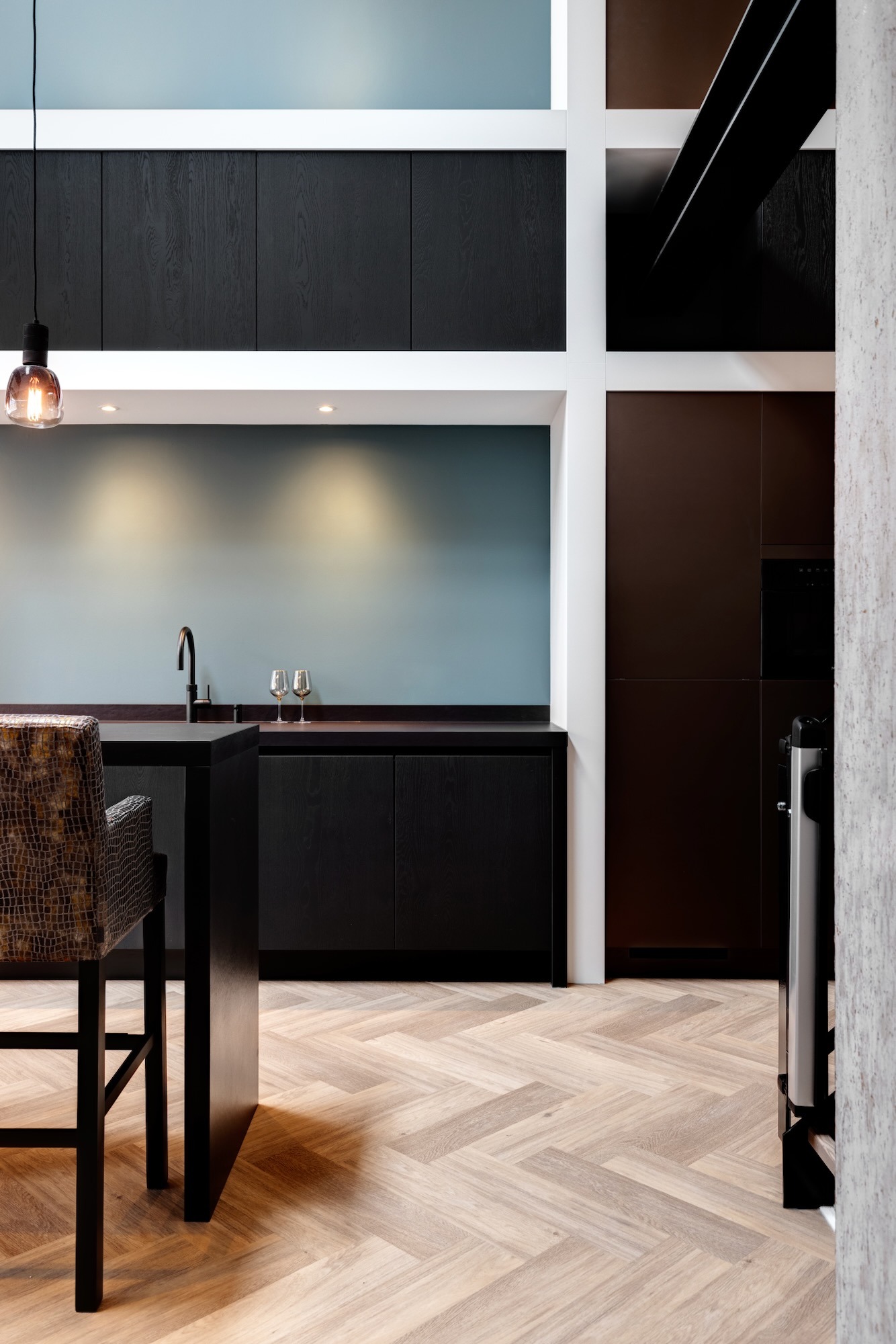 maatwerk keuken met hoog plafond