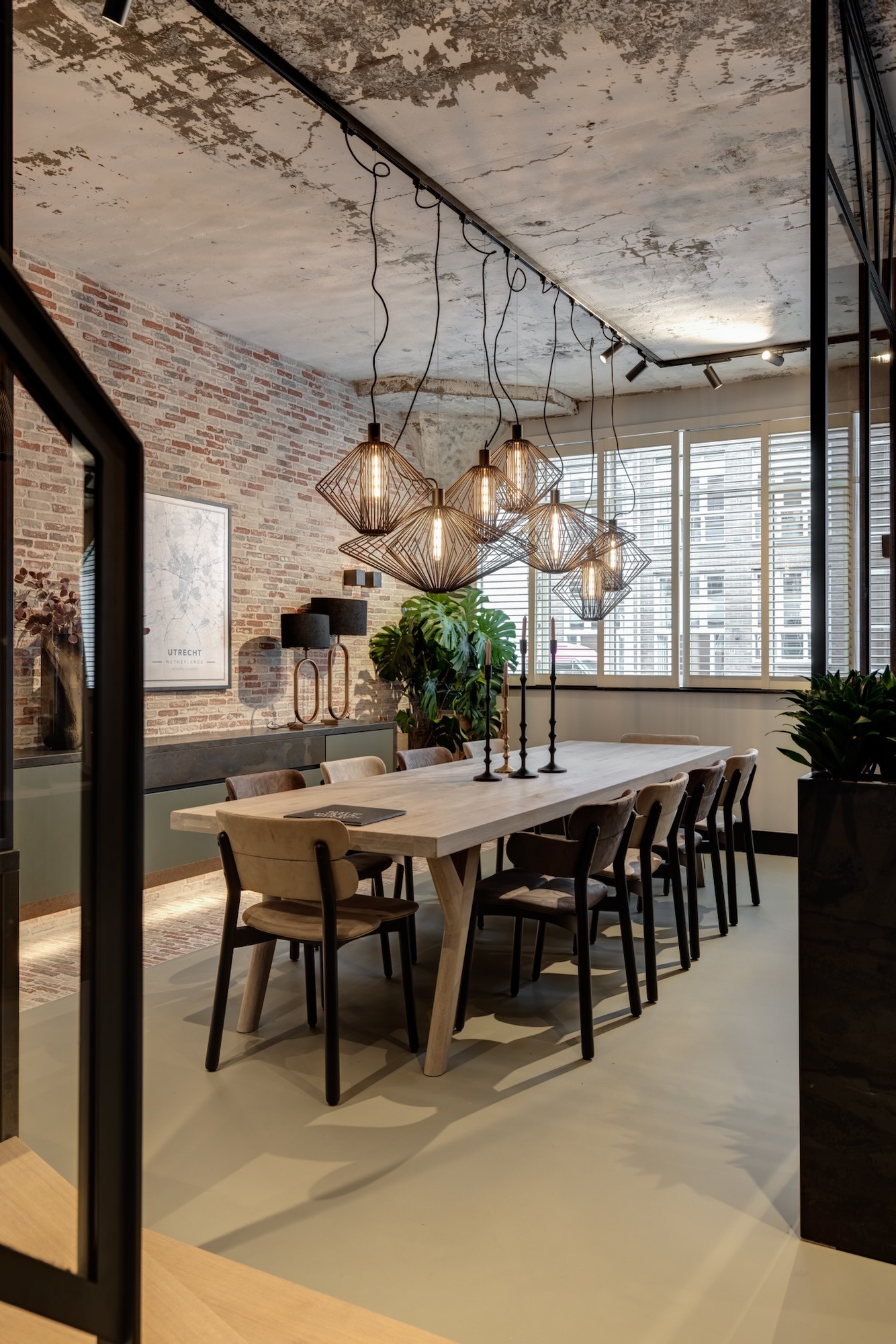 stenen muur industrieel interieur