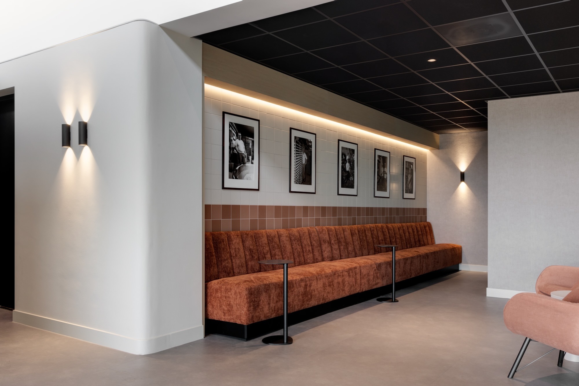 lange eetbank in kantine