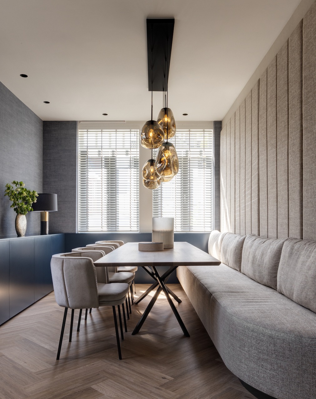 The Home Factory Project Twee onder een kapwoning eetbank