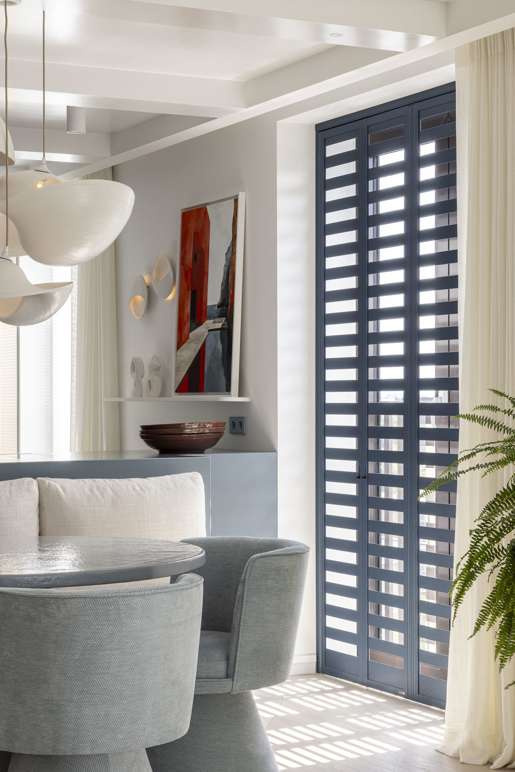 design shutters in groot raam