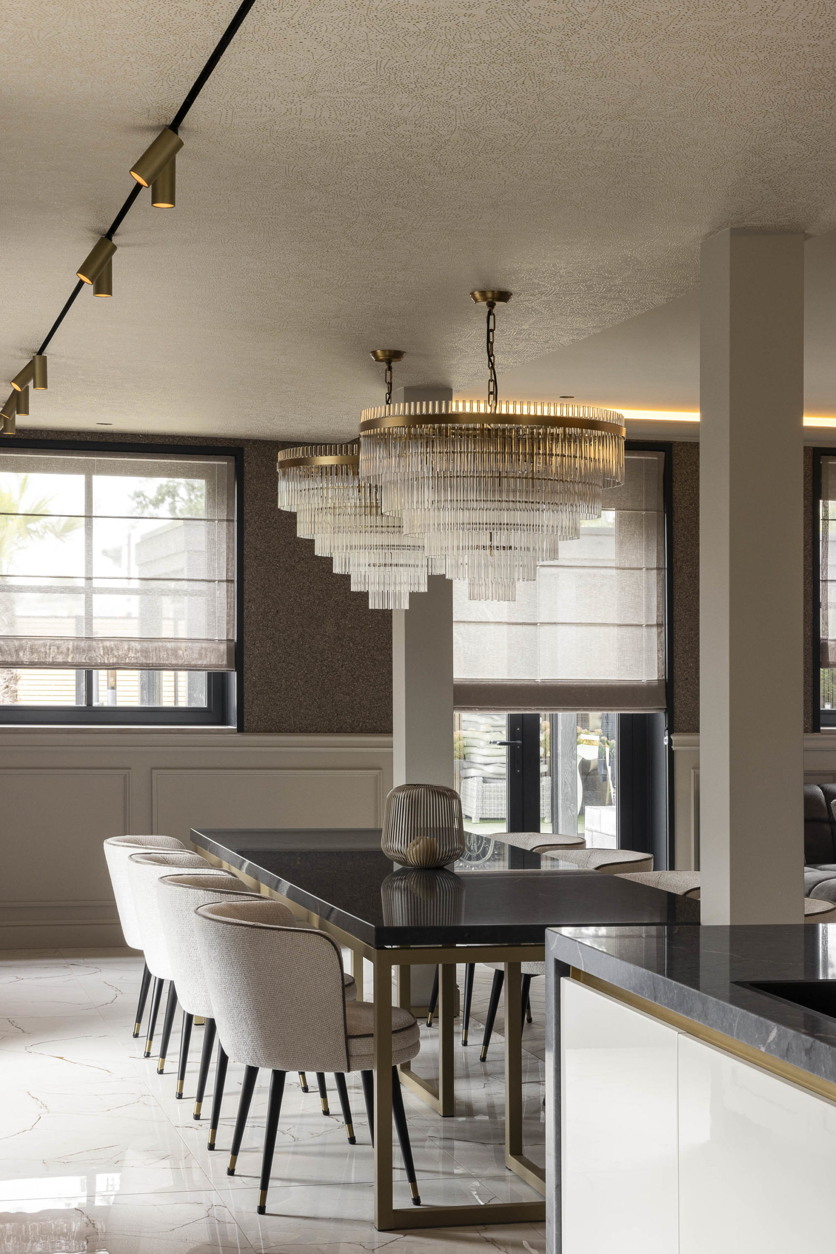 eetkamer bij de keuken